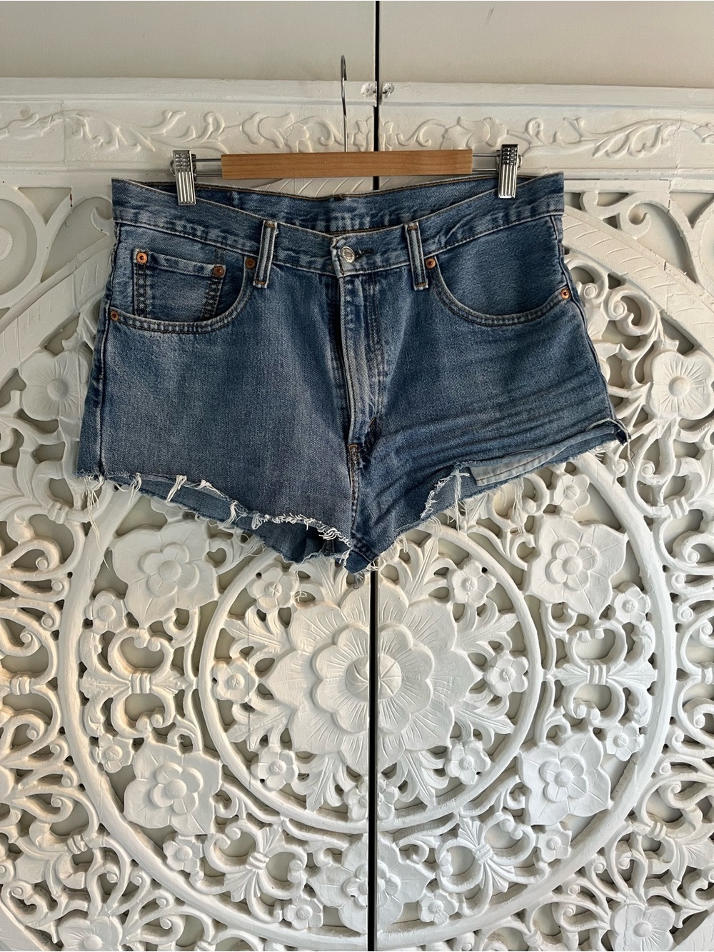 Vintage Levi’s 516 Cutoff Denim Shorts W36 Raw Hem Light Wash 35” Waist